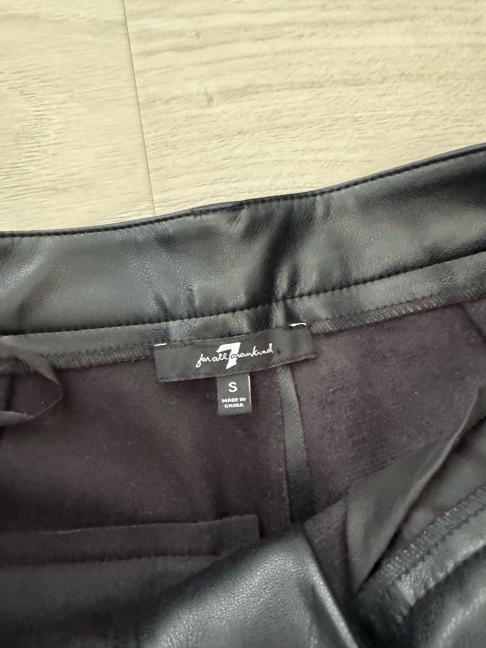7 For All Mankind Black Faux Leather Cargo Pants - Picture 4 of 5